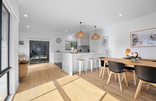 Blairgowrie House | Beachside Retreat Blairgowrie - 1 NIGHT FREE!* - Only 200m to the charming Blairgowrie Village and Bay beach