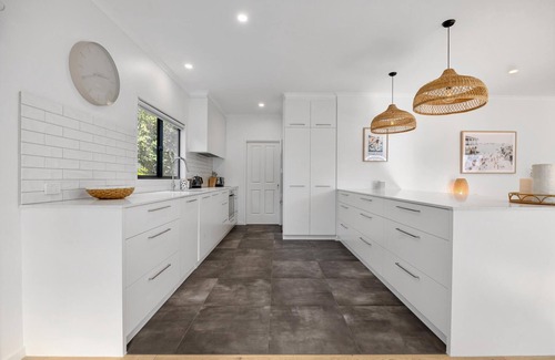 Blairgowrie House | Beachside Retreat Blairgowrie - 1 NIGHT FREE!* - Only 200m to the charming Blairgowrie Village and Bay beach