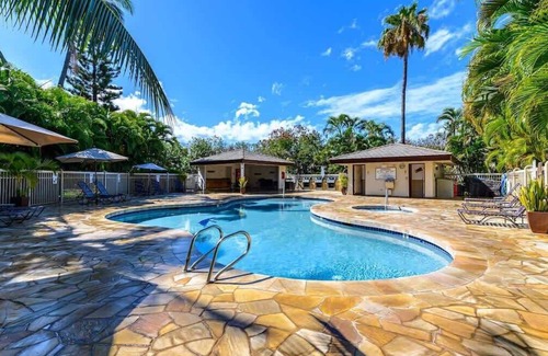 Kihei Condo | Beachside Retreat | Walk to Shops & Dining