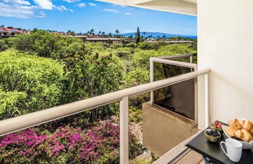 Kihei Condo | Beachside Retreat | Walk to Shops & Dining