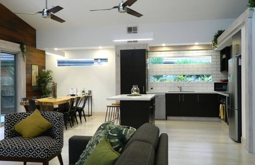 Rosebud House | Beachside Rosebud Retreat with *Wheelchair access*