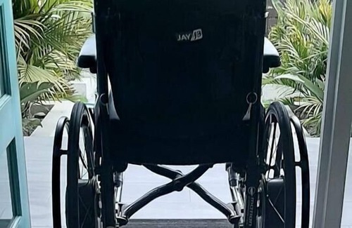 Rosebud House | Beachside Rosebud Retreat with *Wheelchair access*