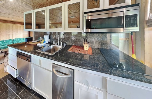 Galveston House | Beachside Tiki Hut | Charming Home, Near Beach