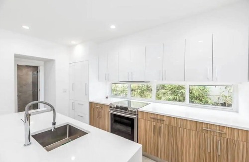 Lauderdale-by-the-Sea House | Beachside Home with All Amenities! 3 Homes from the Beach
