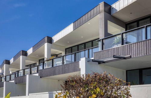 Brighton Apartment | Beachside View BrightonnMake some memories at this family-friendly place.n