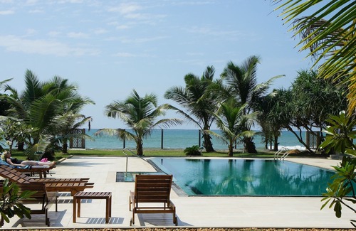 Wadduwa Villa | Beachside Villa. Private Chef. Swimming Pool and Tennis court. 3 bedrooms. AC