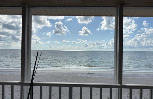 Belleair Beach Condo | Beachside, with endless sunsets, in our modern 2-bedroom in Belleair Beach.