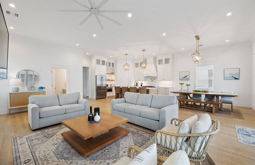Galveston House | Beachtown Galveston - 5 Bed, 4.5 Bath - Located between Beach and Pool