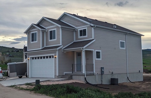 Sweetwater House | BeachVibe5 - Ideal Beach, 4BR, No cleaning fee & EV Plug