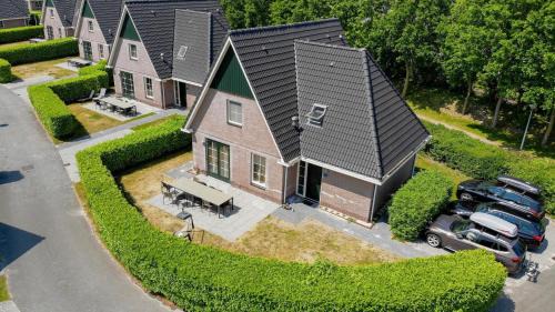 Makkum Villa | Beachvilla Royaal met Wellness bubbelbad & Sauna - 10 personen