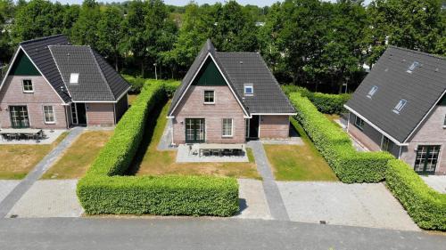 Makkum Villa | Beachvilla Royaal met Wellness bubbelbad & Sauna - 10 personen