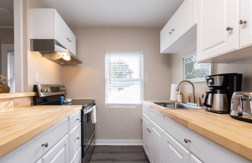 Northeast Virginia Beach House | Beachwalk #4, 8 minute walk to the beach