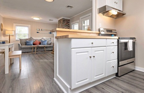 Northeast Virginia Beach House | Beachwalk #4, 8 minute walk to the beach