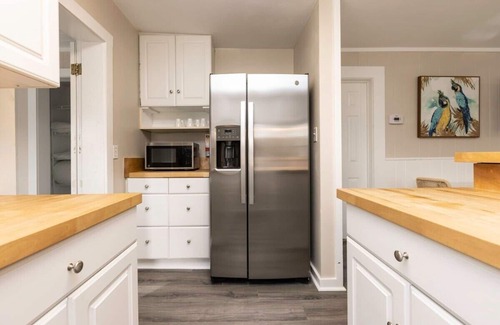 Northeast Virginia Beach House | Beachwalk #4, 8 minute walk to the beach