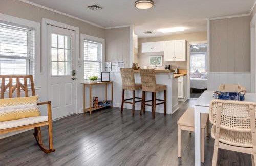 Northeast Virginia Beach House | Beachwalk #4 8 minute walk to the beach