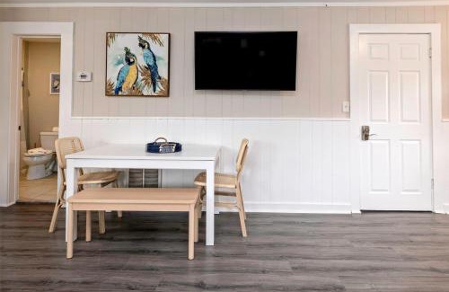 Northeast Virginia Beach House | Beachwalk #4 8 minute walk to the beach