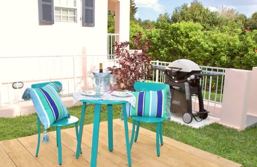 Paget Apartment | BeachWalkStudio StepsToBeach LargePool Central