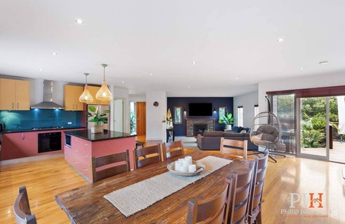 Cowes House | Beachwood Retreat for Ultimate Relaxation