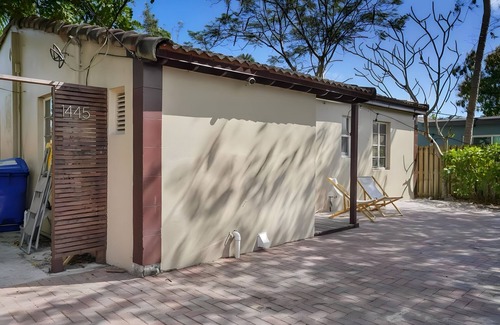 South Middle River Villa | Beachy 3bd: Minutes from the Beach!