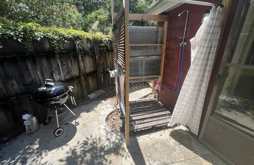Charleston House | Beachy 3BR - close to DT and Folly
