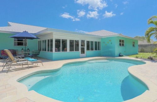 Palma Sola House | Beachy Amazing Pool Near Anna Maria Island Blue Heron