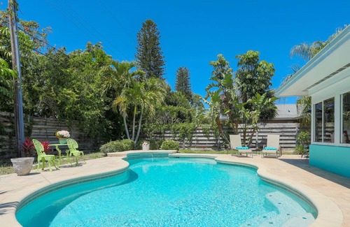 Palma Sola House | Beachy Amazing Pool Near Anna Maria Island Blue Heron