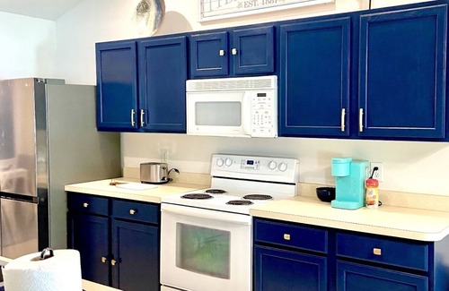 Pooler House | 🏖Beachy Blue Haven near Savannah-3 Bed, 2 Bth