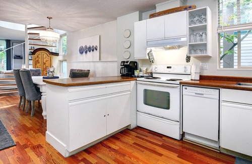 North Oyster Condo | Beachy condo with Oceanview, Hotub and Pool