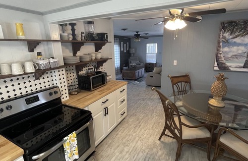 Englewood Cottage | Beachy Cottage near Manasota Key
