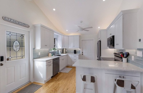 Bradenton Beach Cottage | Beachy Duplex Retreat: Pine Key & Pelican’s Nest!