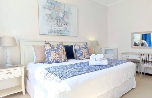 Robberg Beach Apartment | Beachy Head Hideaway 9 | Overlooks Robberg 5 Beach