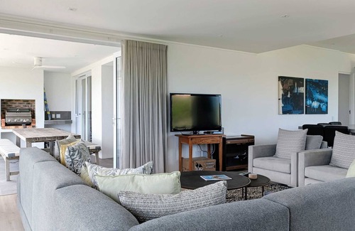 Robberg Beach Apartment | Beachy Head Hideaway 10 | Sea Views, Robberg Beach