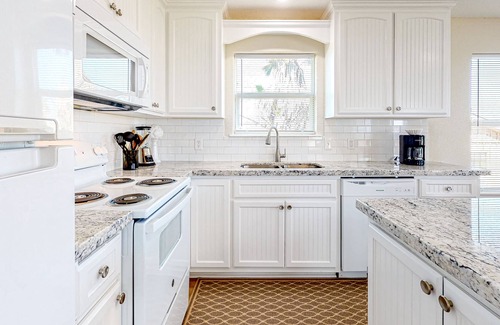 Surfside Beach House | Beachy home with high-speed WiFi, central AC, washer/dryer & outdoor shower