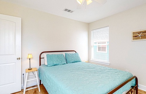Surfside Beach House | Beachy home with high-speed WiFi, central AC, washer/dryer & outdoor shower