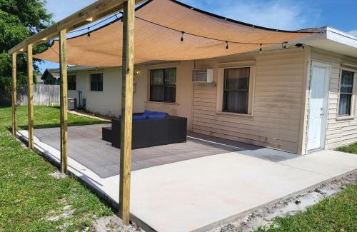 Interchange Square Apartment | Beachy Home with Rec Room and Patio