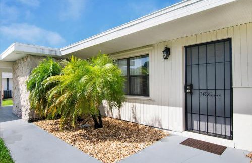 Interchange Square Apartment | Beachy Home with Rec Room and Patio