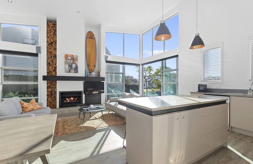 Ruakaka House | Beachy on Bream - Ruakākā Holiday Home