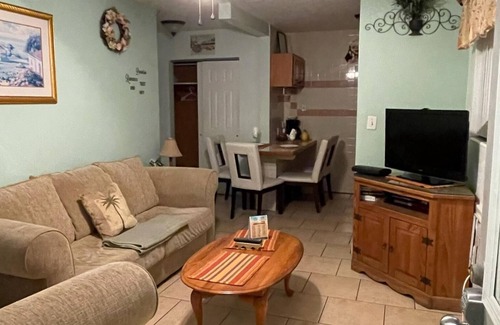 Clearwater Beach Hotel | Beachy one bedroom condo hotel. 200 yards to Clearwater Beach