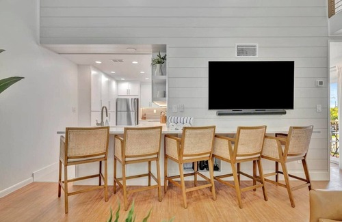 Holmes Beach House | Beachy Villa—Golf Cart Included!