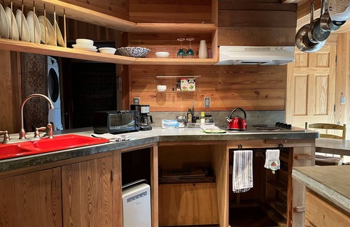 Isle of Palms Apartment | Beachy Vintage Vibe — Pet Friendly!