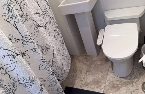 Beacon Hill Apartment | Beacon Hill Studio with Full Kitchen, Short Walk to MGH, Multiple Train Lines