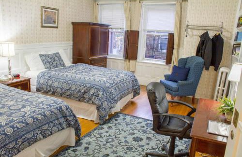 Cleveland Circle Bed & Breakfast | Beacon Inn 1750