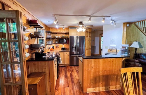 Warm Springs Cabin | Beacon of Light - Whole Cabin -Close to Callaway Gardens. Pet-friendly!
