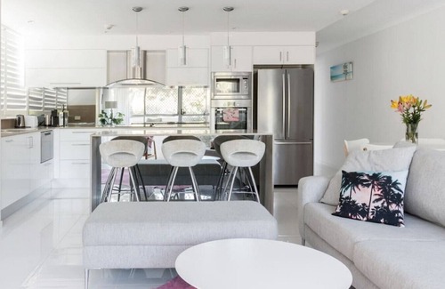 Burleigh Heads Apartment | Beaming Apartment On Burleigh Beach