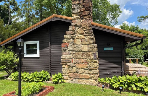 Athens Cabin | Bean’s Place - Adorable ridge top cabin five miles from Ohio University!