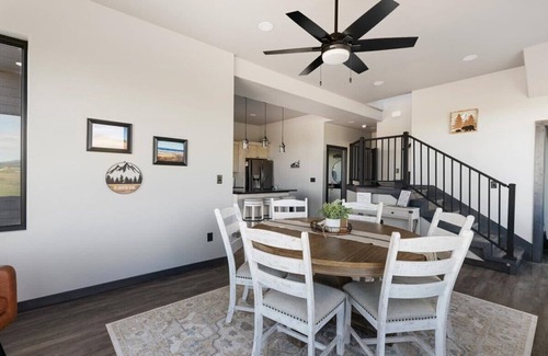 Sturgis House | Bear Butte Luxury Retreat~ Hot Tub~ 10 Mins to DT