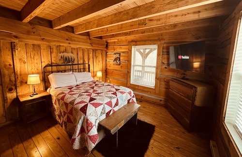Vesta Cabin | Bear Claw Cove- Parkway Cabin