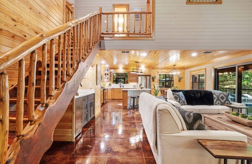 Broken Bow Cabin | Bear Claw- Heated Pool + Luxe Outdoor Living