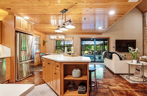 Broken Bow Cabin | Bear Claw- Heated Pool + Luxe Outdoor Living