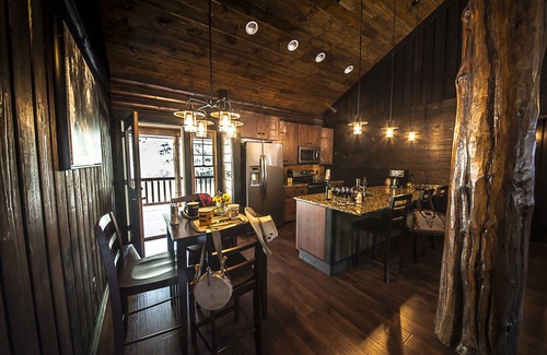 Jardine Cabin | Bear Creek Cabin 1 - 2 bed 2 bath, sleeps 6